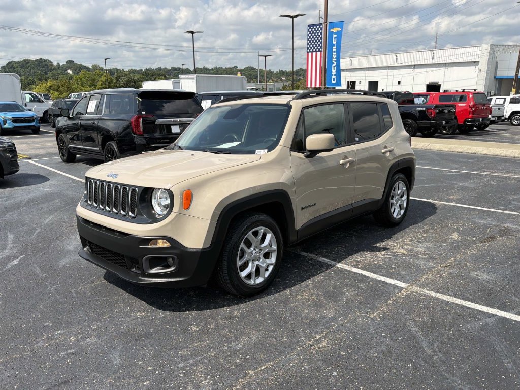 Used 2016 Jeep Renegade Latitude FWD image 7
