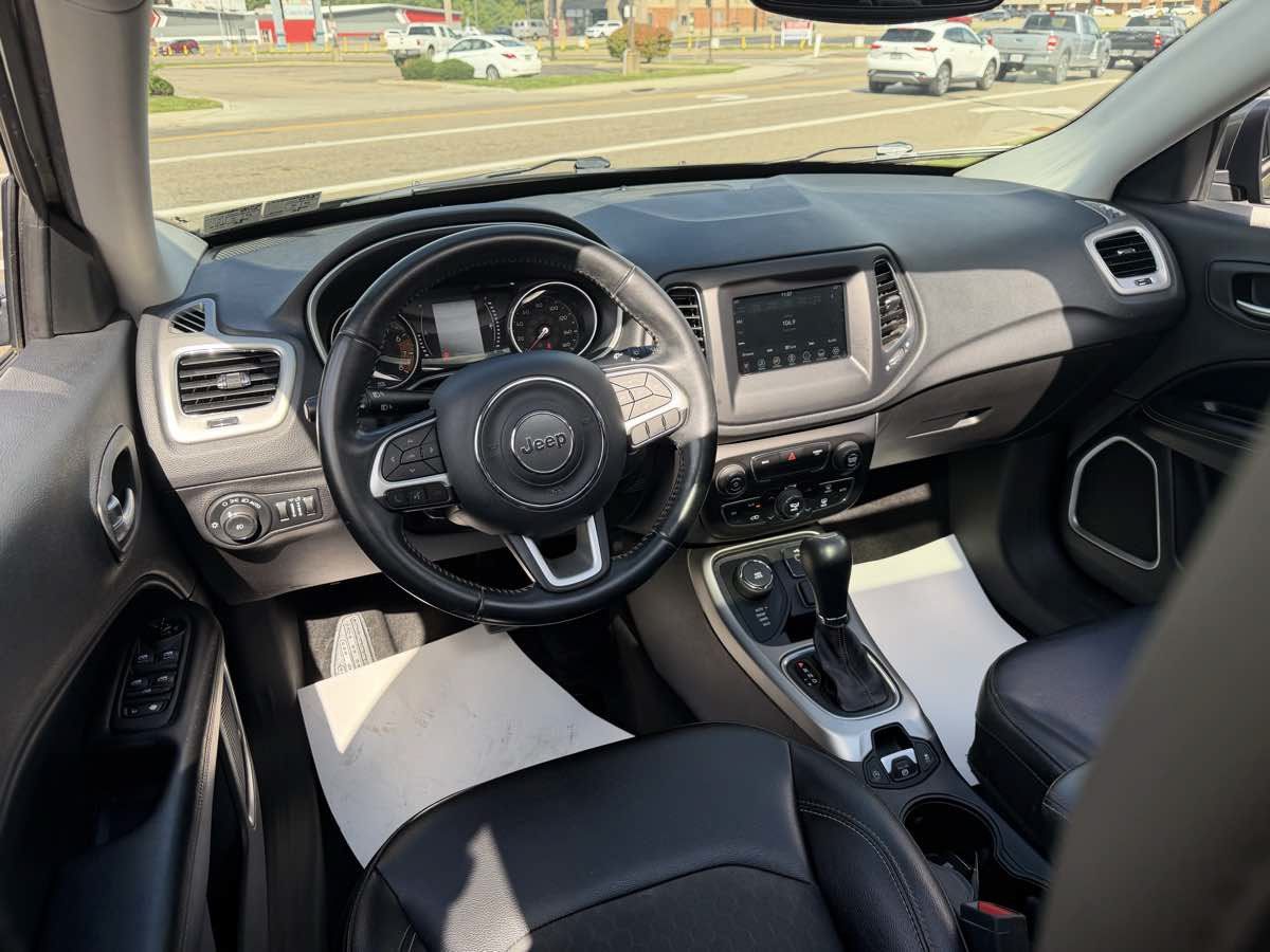 Used 2019 Jeep Compass Latitude AWD/4WD image 12