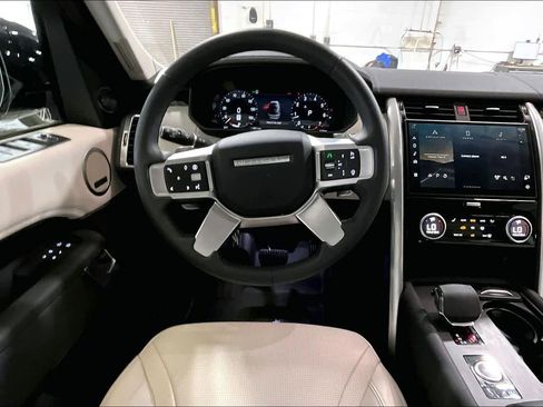Used 2024 Land Rover Discovery S AWD/4WD image 6