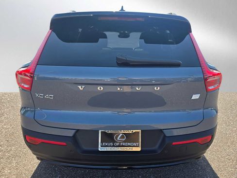 Used 2023 Volvo XC40 Recharge Ultimate image 7