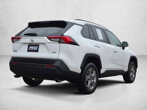 Used 2025 Toyota RAV4 XLE FWD image 5