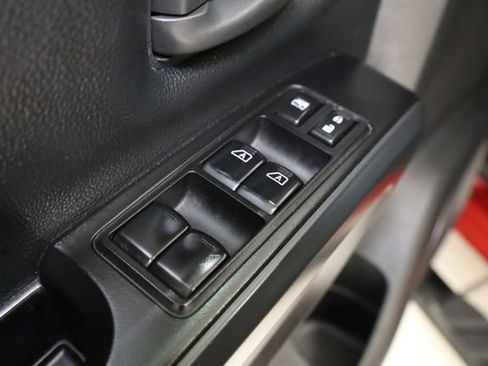 Used 2017 Nissan Titan S image 17