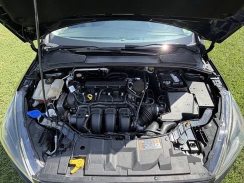 Used 2015 Ford Focus SE w/ Equipment Group 201A FWD image 7