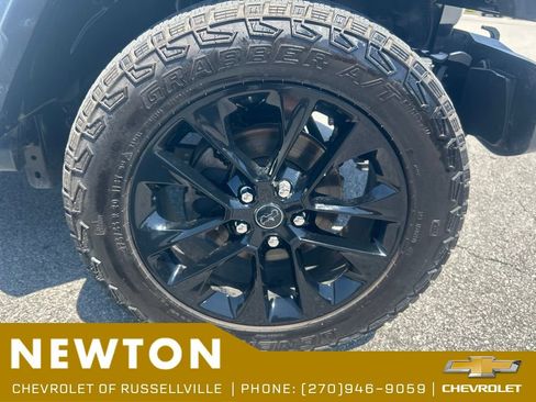 Used 2025 Jeep Gladiator Sport AWD/4WD image 38