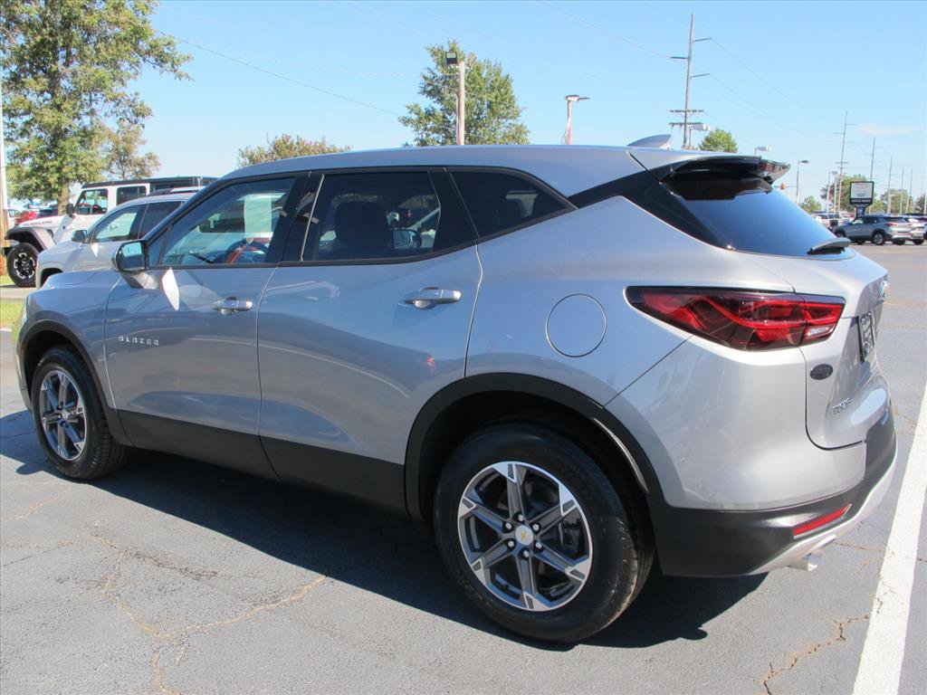 Used 2025 Chevrolet Blazer LT FWD image 5