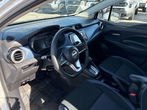 Used 2025 Nissan Versa SV FWD image 10