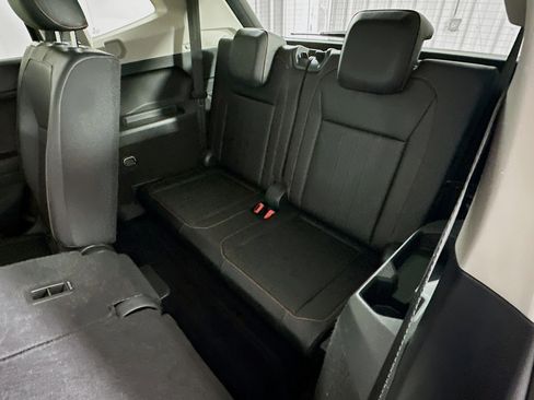 Used 2024 Volkswagen Tiguan Wolfsburg Edition image 27