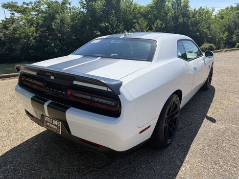 Used 2023 Dodge Challenger SRT Hellcat RWD image 5