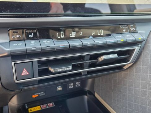 Used 2026 Toyota Camry XLE FWD image 23