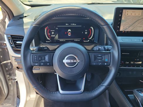 Certified 2024 Nissan Rogue Platinum w/ Platinum Premium Package FWD image 17