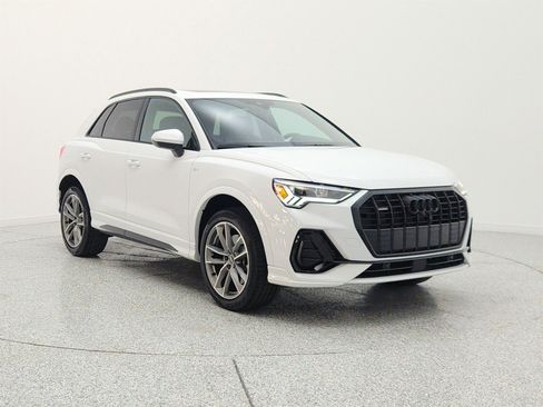 Used 2023 Audi Q3 2.0T Premium Plus w/ Premium Plus Package AWD/4WD image 3