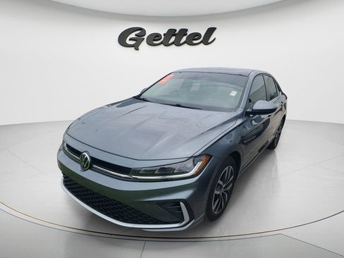 Used 2025 Volkswagen Jetta SE FWD image 1