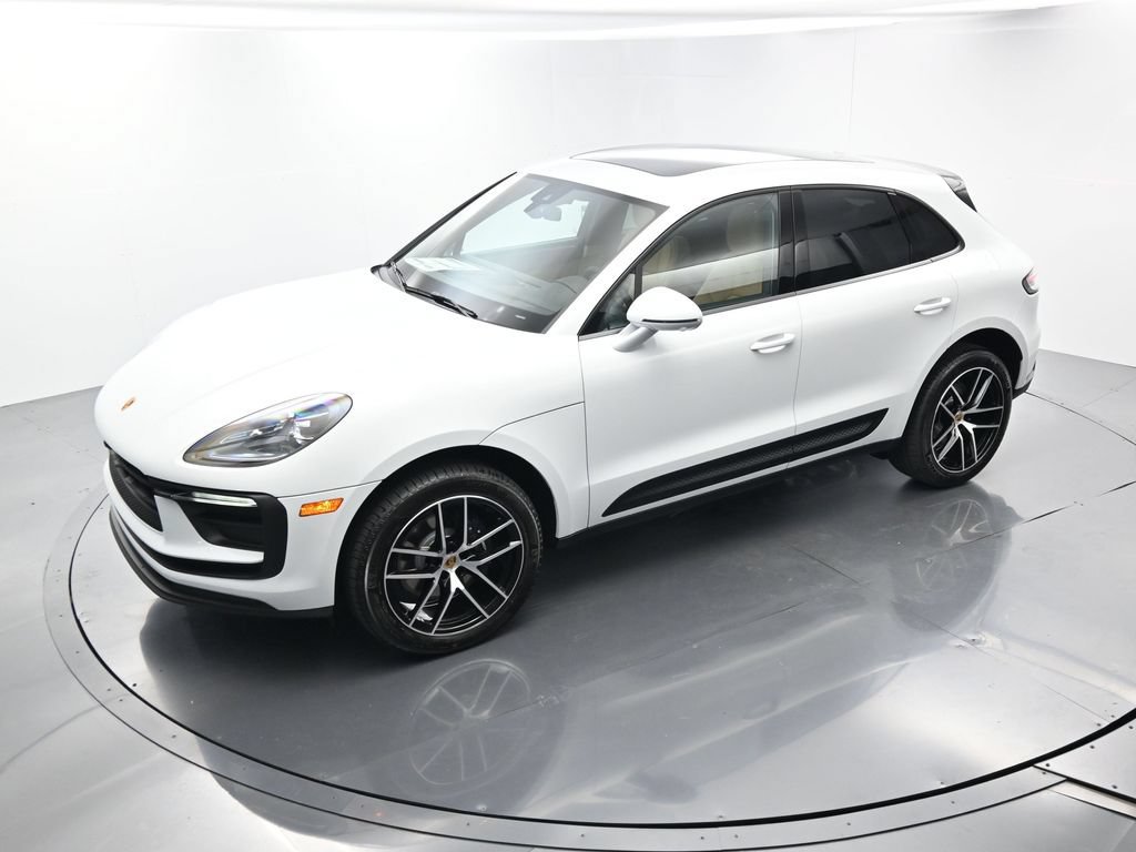 Certified 2026 Porsche Macan AWD/4WD image 33