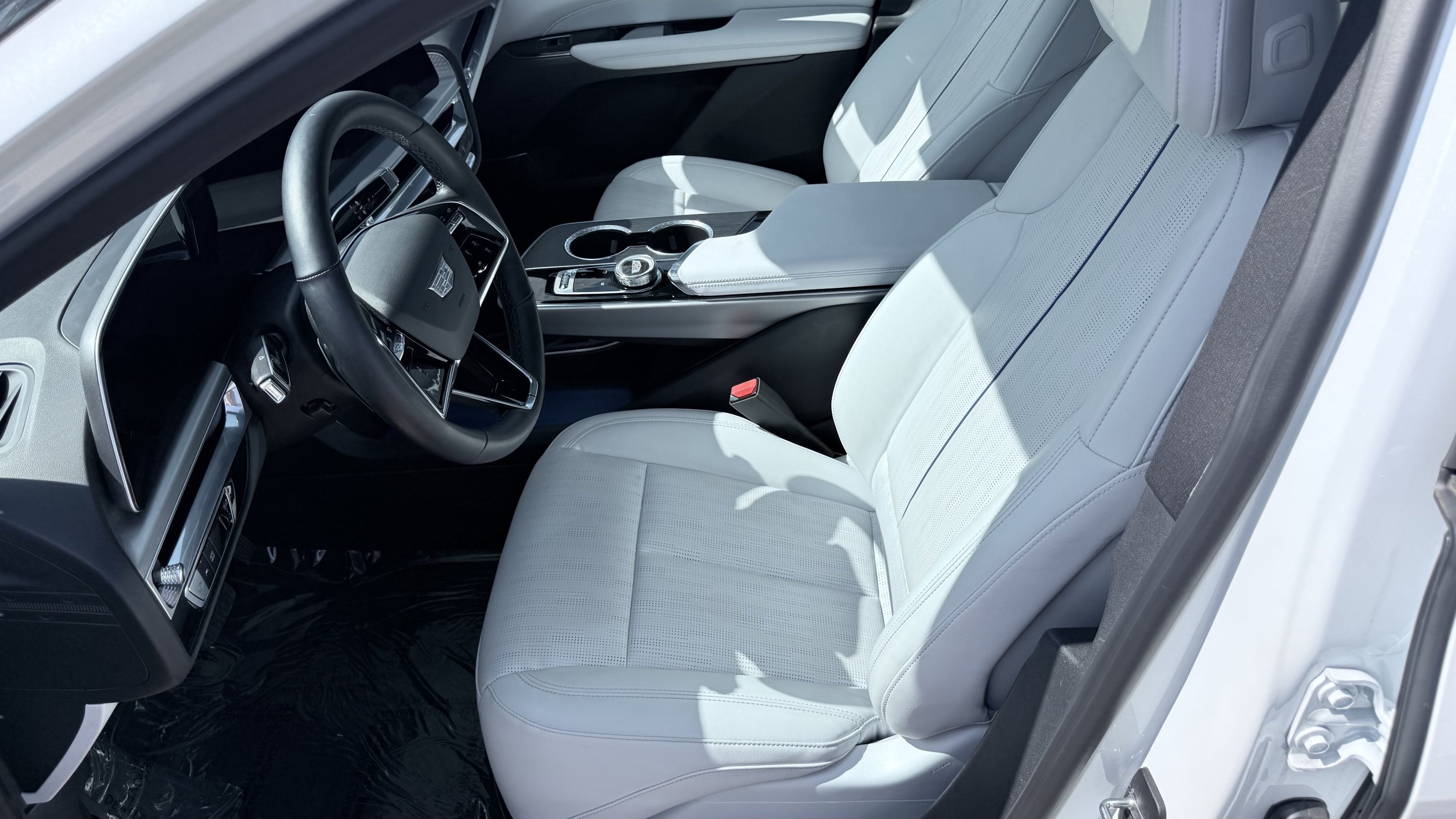 Used 2024 Cadillac Lyriq Luxury RWD image 30
