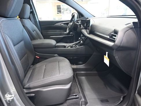 New 2026 Chevrolet Traverse LT w/ Sun and Wheel Package FWD image 10
