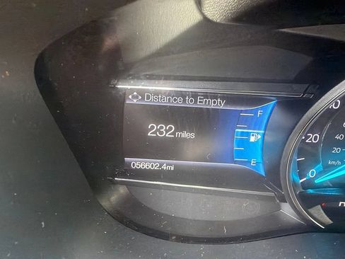 Used 2018 Ford Explorer XLT w/ Equipment Group 202A FWD image 8