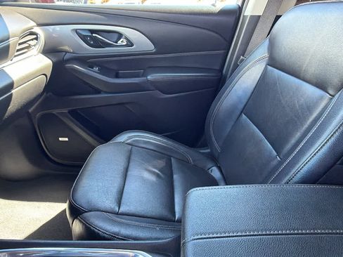Used 2019 Chevrolet Traverse RS FWD image 12