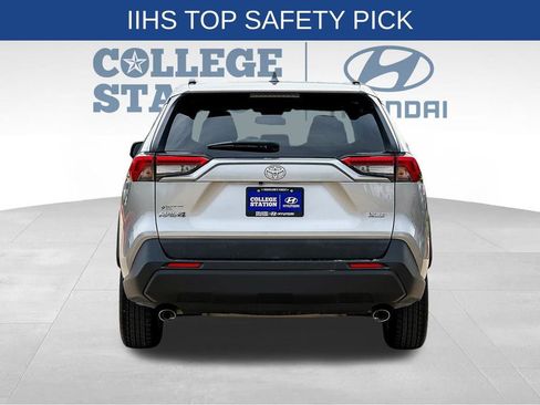 Used 2020 Toyota RAV4 XLE image 9