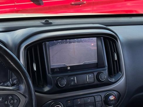 Used 2019 Chevrolet Colorado Z71 AWD/4WD image 3