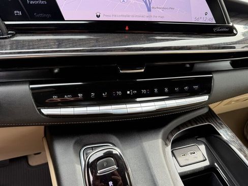 Used 2021 Cadillac Escalade Premium Luxury image 41