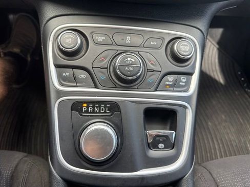 Used 2015 Chrysler 200 Limited w/ Convenience Group FWD image 18