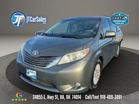Used 2012 Toyota Sienna XLE image 1