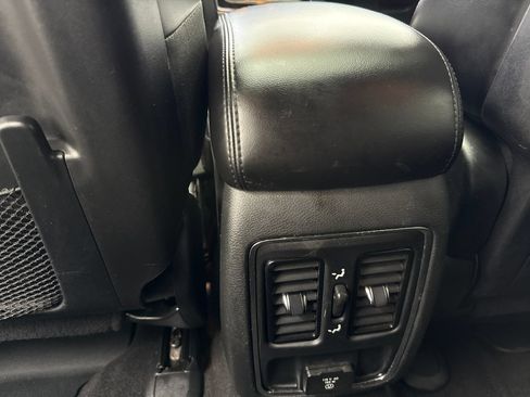 Used 2021 Jeep Grand Cherokee Laredo X AWD/4WD image 38