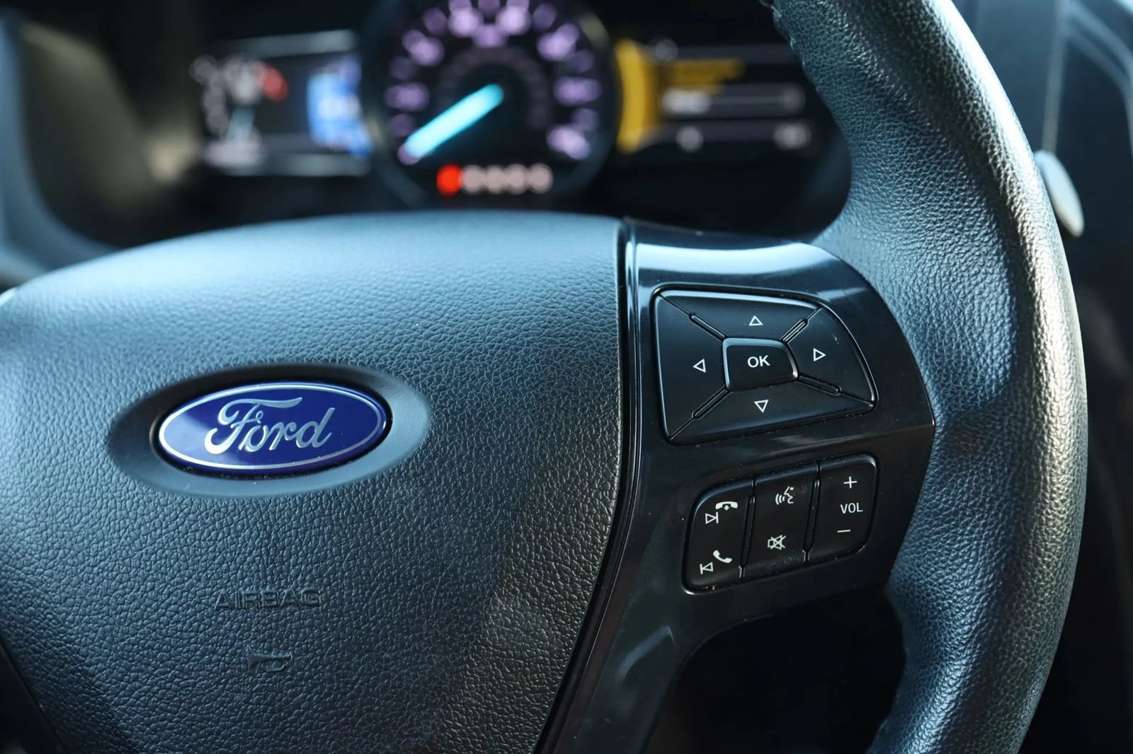 Used 2018 Ford Explorer XLT w/ Equipment Group 201A FWD image 21