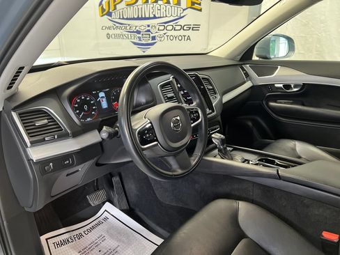 Used 2022 Volvo XC90 T5 Momentum w/ Climate Package AWD/4WD image 17