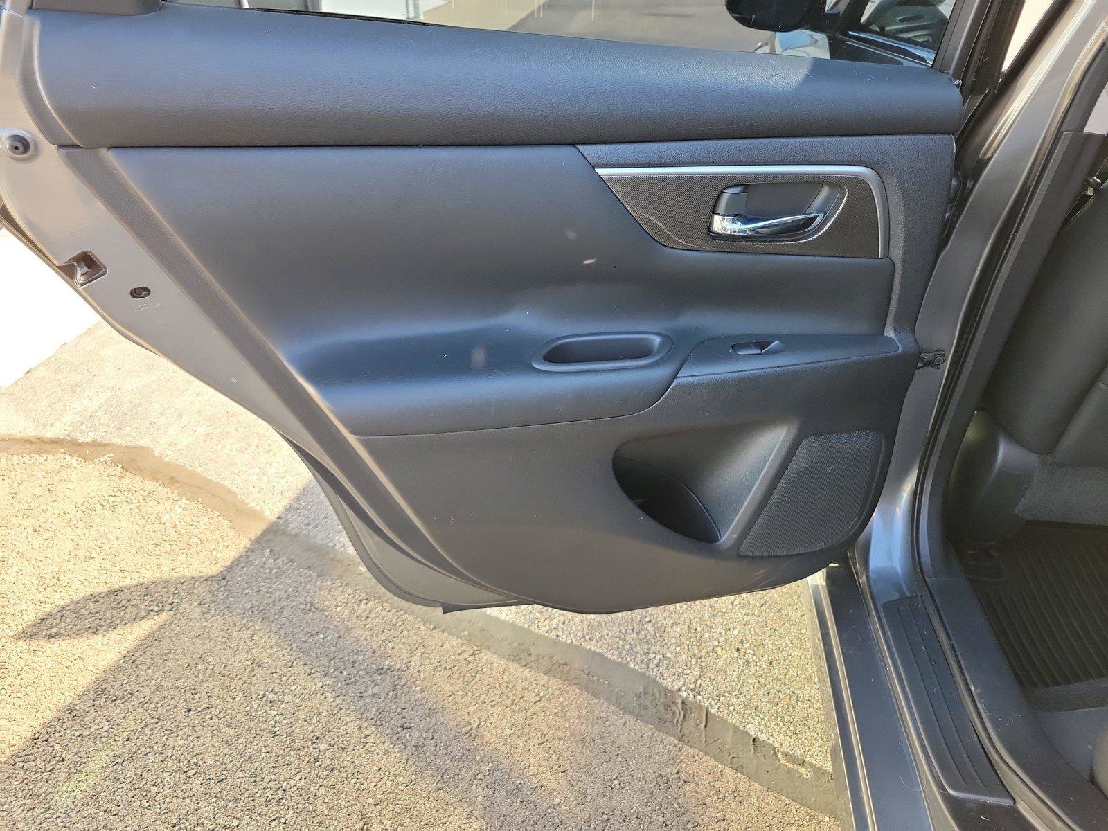 Used 2014 Nissan Altima 2.5 SL w/ Moonroof Package FWD image 13