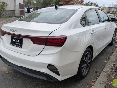 Used 2023 Kia Forte LXS w/ LXS Technology Package image 5