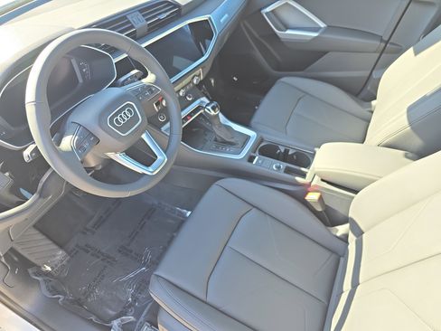 New 2025 Audi Q3 2.0T Premium image 16