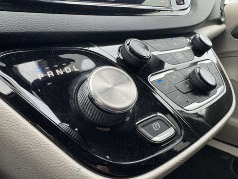 Used 2022 Chrysler Pacifica Touring-L image 22