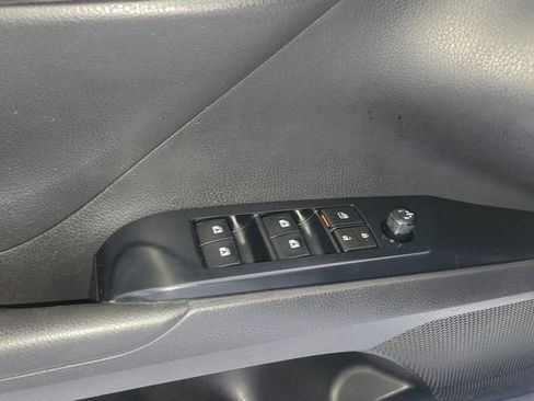 Used 2020 Toyota Camry SE image 7