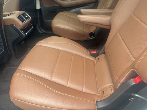 Used 2024 Mercedes-Benz GLS 450 4MATIC image 11
