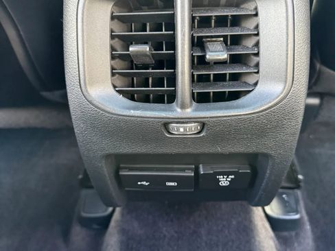 Used 2019 Jeep Cherokee Latitude Plus w/ Comfort/Convenience Group AWD/4WD image 26