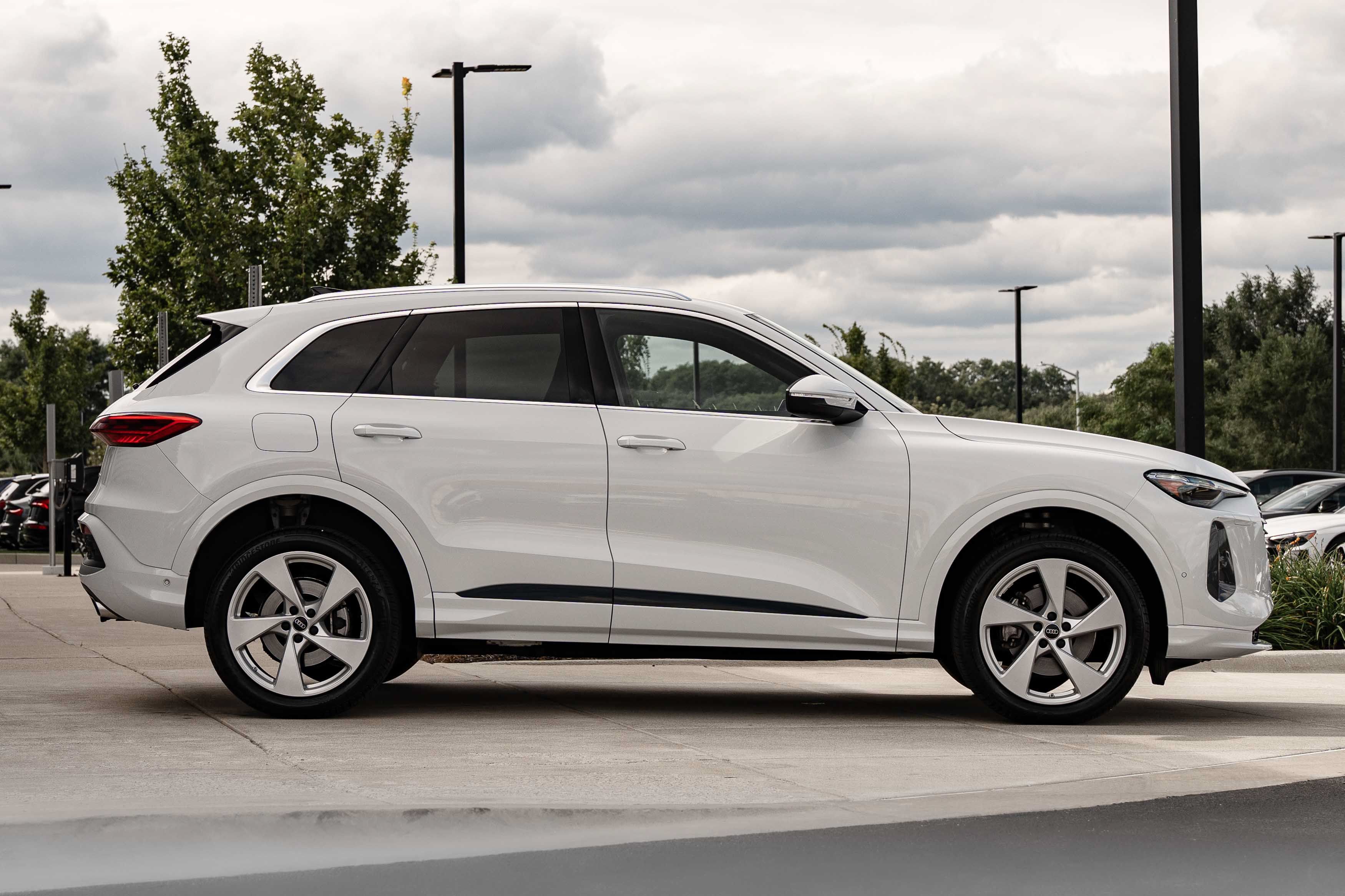Certified 2025 Audi Q5 Premium w/ Premium Plus AWD/4WD image 3