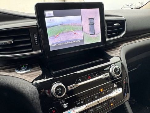 Used 2021 Ford Explorer Limited w/ Equipment Group 301A image 9