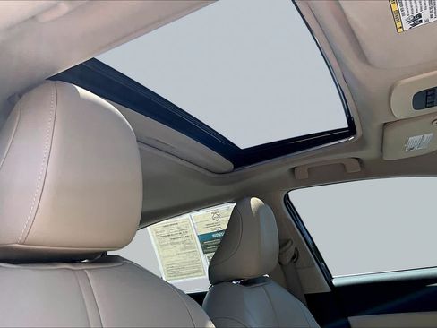 Used 2019 Toyota Avalon XLE w/ Moonroof Package FWD image 14