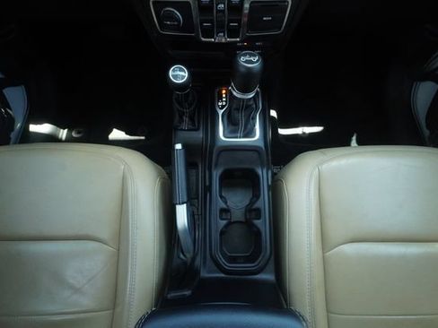 Used 2018 Jeep Wrangler Unlimited Sahara AWD/4WD image 28