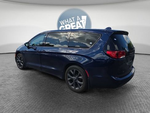 Used 2020 Chrysler Pacifica Touring w/ S Appearance Package FWD image 6