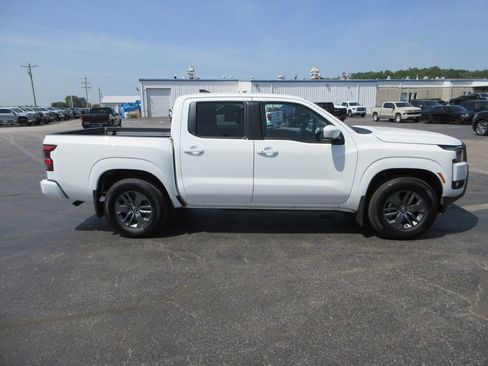 Used 2025 Nissan Frontier SV w/ SV Convenience Package RWD image 5