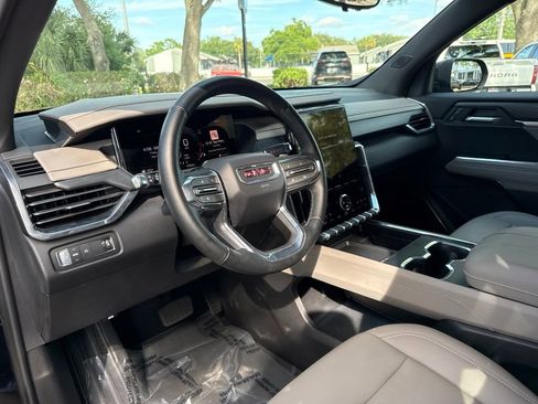 Used 2026 GMC Acadia Elevation w/ Elevation Premium Package FWD image 18