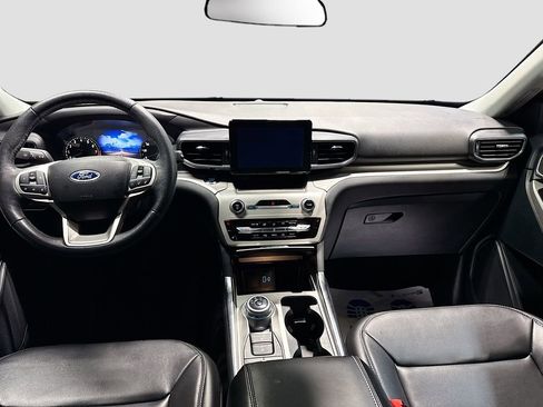 Used 2024 Ford Explorer XLT w/ Equipment Group 202A image 20