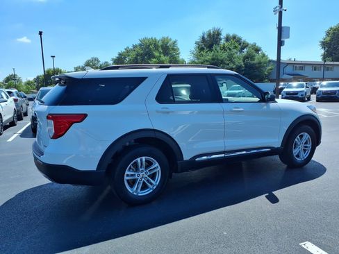 Used 2024 Ford Explorer XLT w/ Equipment Group 202A AWD/4WD image 26