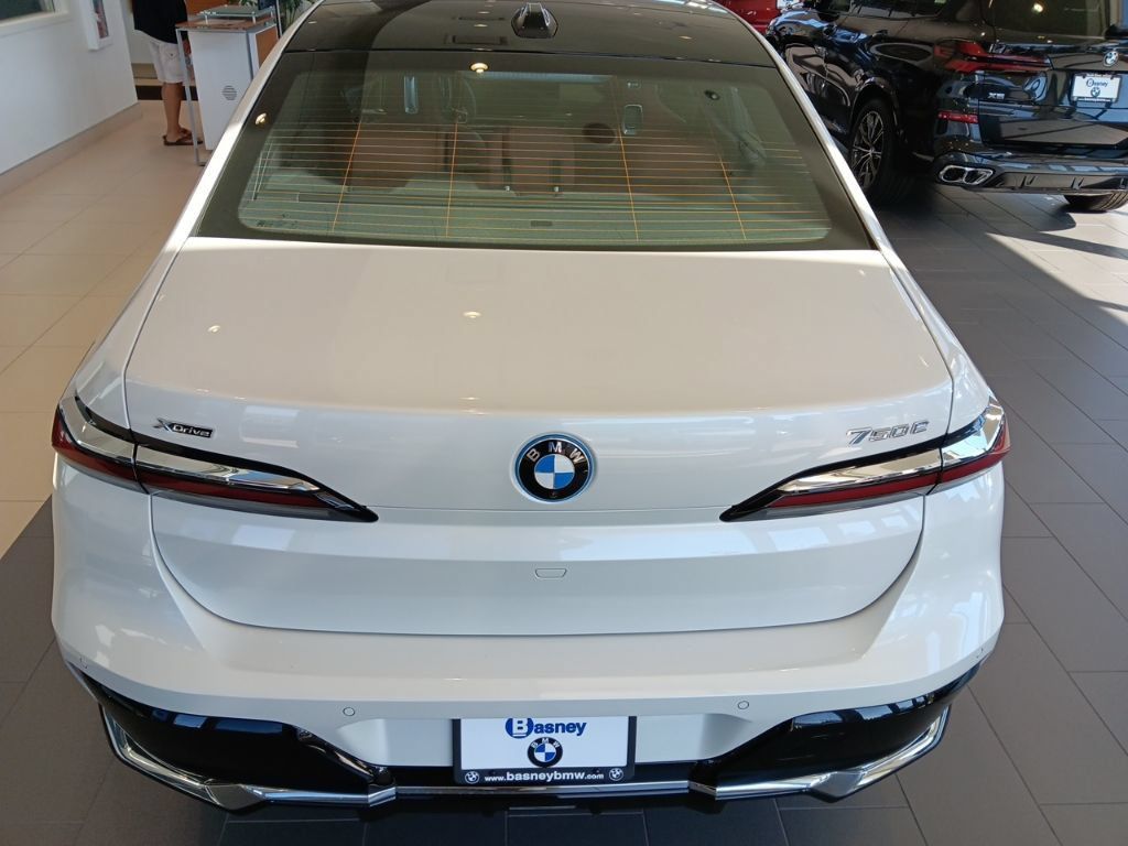New 2026 BMW 750e xDrive AWD/4WD image 6