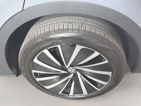 Certified 2025 Volkswagen ID.4 Pro AWD/4WD image 29