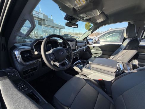 Used 2025 Ford F150 Lariat w/ Equipment Group 501A Mid image 9