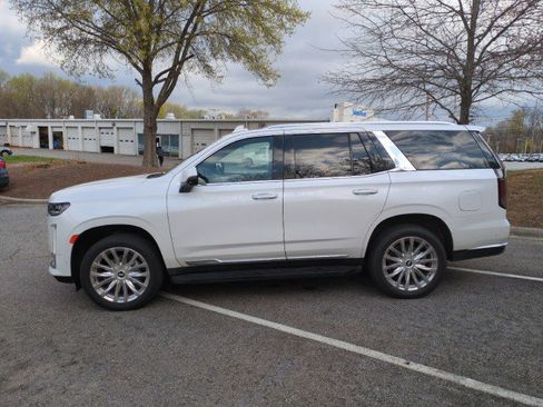 Used 2023 Cadillac Escalade Premium Luxury image 3