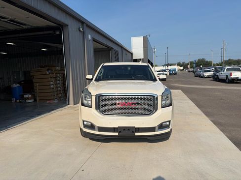 Used 2015 GMC Yukon XL SLT w/ Open Road Package AWD/4WD image 8